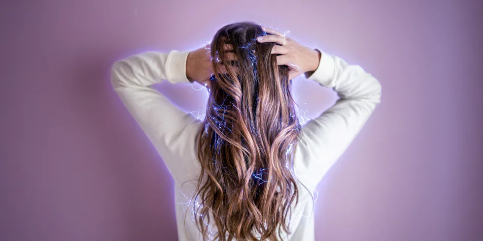 Capelli crespi e ribelli? Domateli in modo facile e veloce.